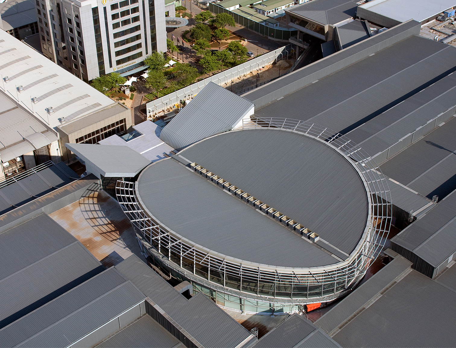 OR-Tambo-International-Airport-Central-Terminal-Building-4